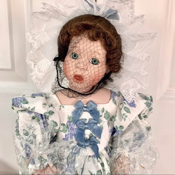 Ashton Drake Other - NEW Ashton Drake Galleries "Little Miss Muffett" Porcelain Doll